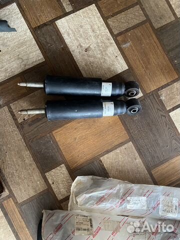 Передние амортизаторы Toyota Cruiser 200