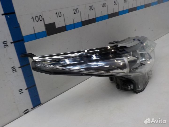 Фара правая Toyota Fortuner