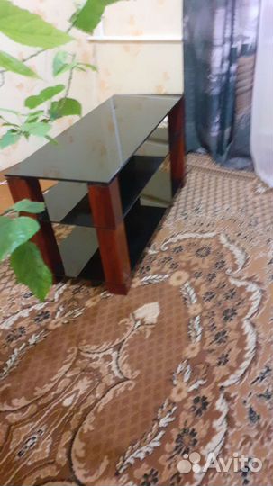 Стеклянная тумба под тв