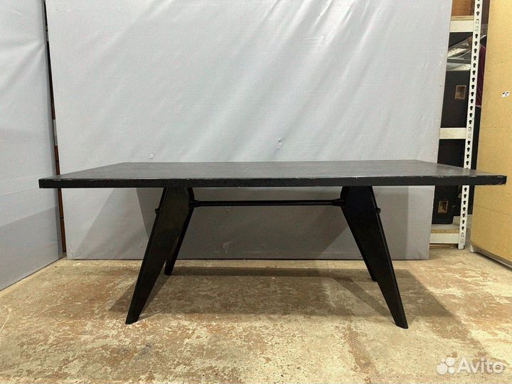 Стол для перговоров