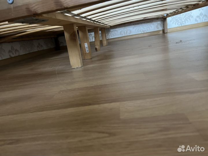 Кровать двухспальная с матрасом 160 200