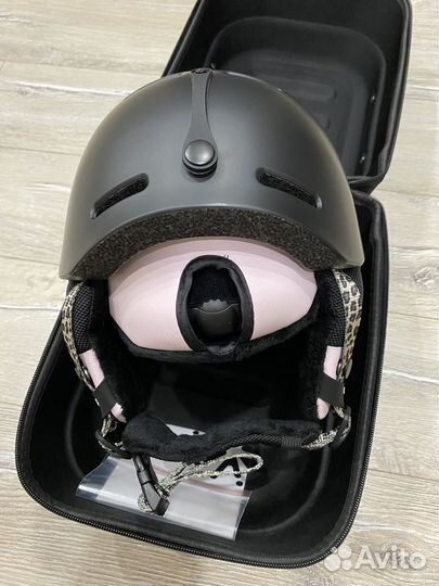 Шлем горнолыжный vector