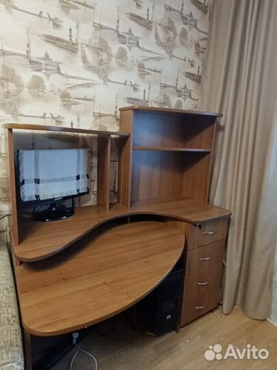 Компьютерный стол