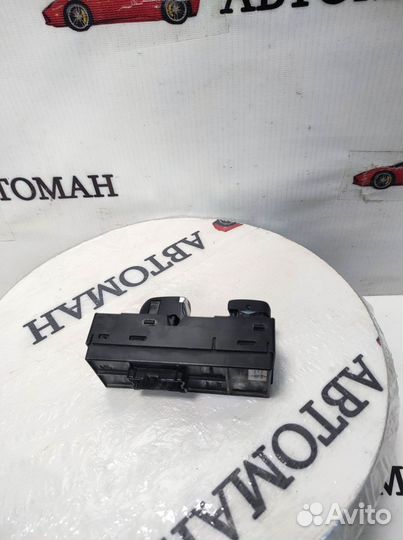 Кнопка стеклоподъемника передняя правая Murano Z52