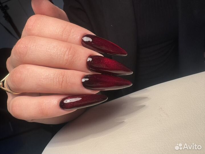 Модель на маникюр