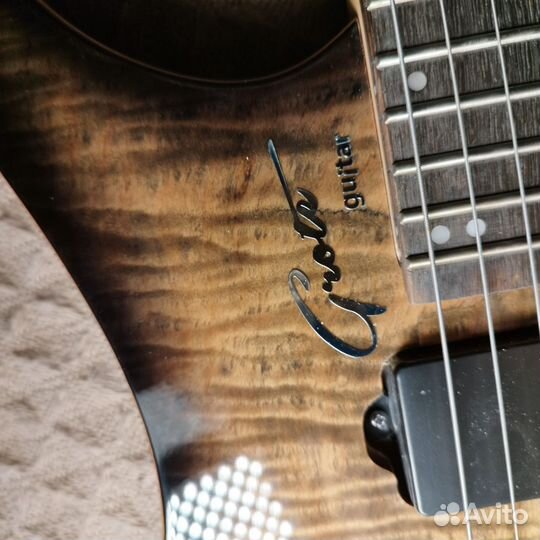 Grote безголовая электрогитара