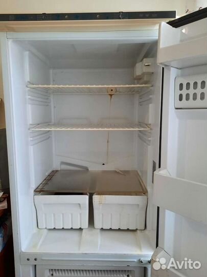 Холодильник-морозильник Stinol 102