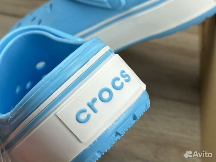 Crocs blue