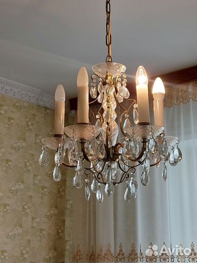 Хрустальная люстра