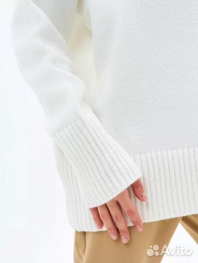 Свитер белый