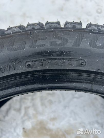 Bridgestone Blizzak Spike-02 235/45 R19 56H