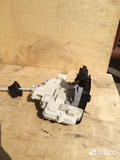 Замок задней правой двери Audi A4 B7