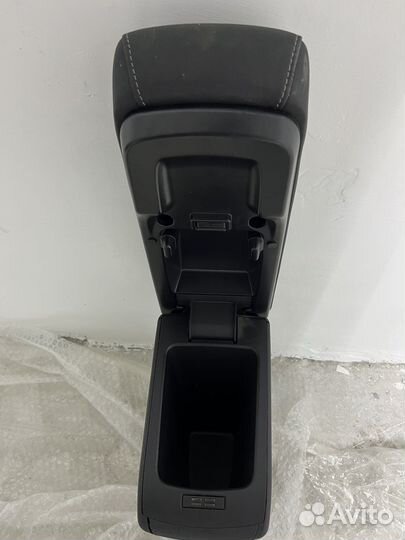 Подлокотник LADA X-ray