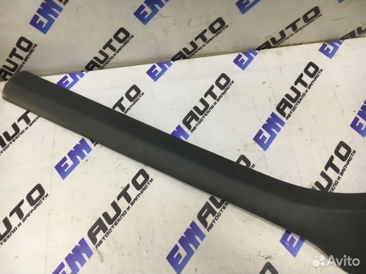 Накладка порога правая Фольксваген Гольф 5