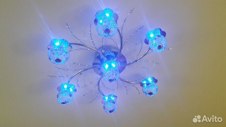Продам люстру