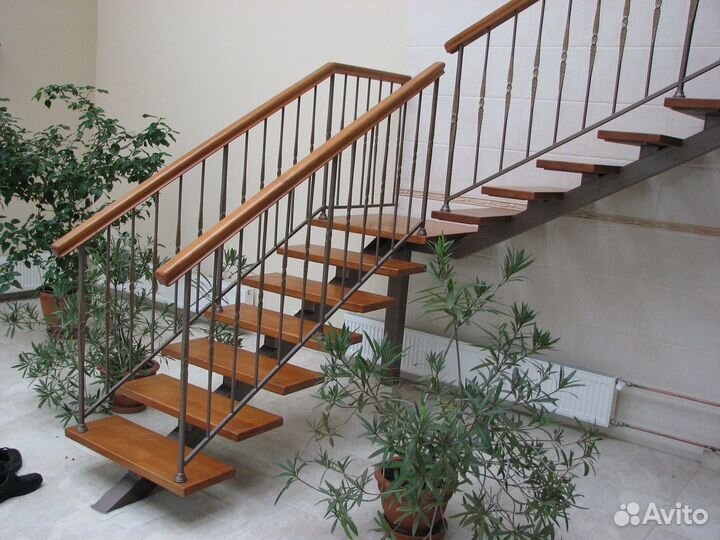 Лестница на металлокаркасе. Косоур под ключ