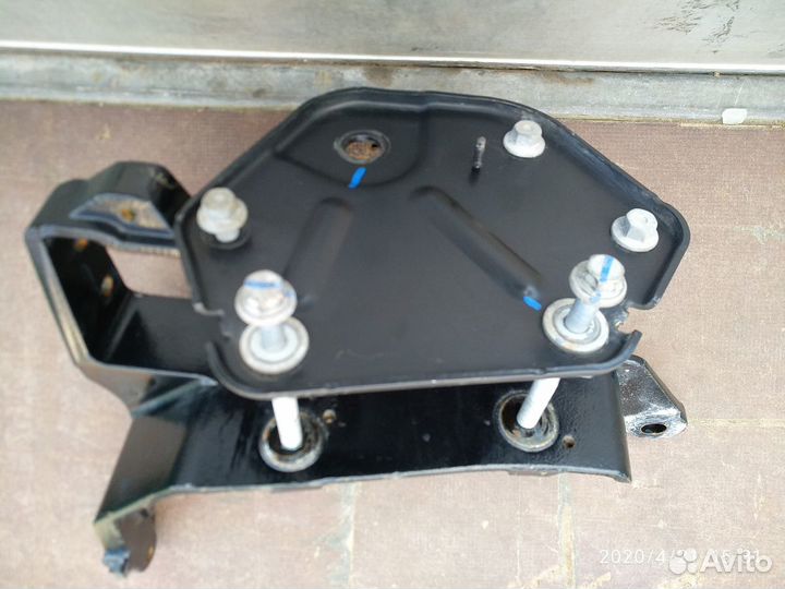 82226715 LH Кронштейн кабины Renault range gama T