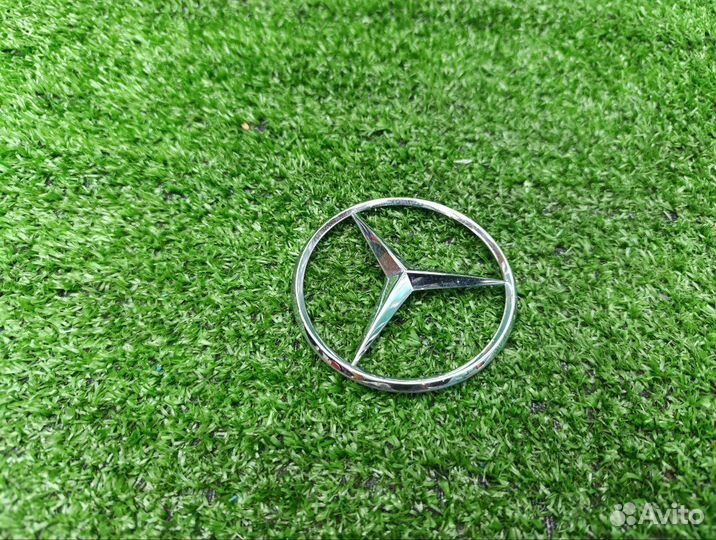 Эмблемa крышки багажника Mercedes-Benz Viano W639