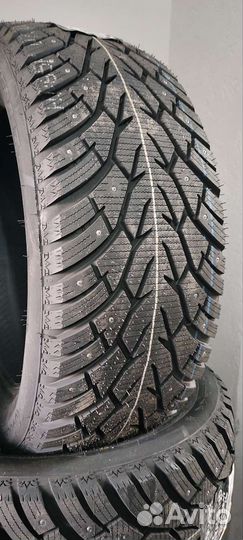 Royal Black Royal Stud 215/65 R16 102T