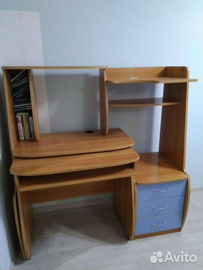 Компьютерный стол с дополнит. выдвижным столом