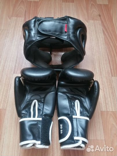 Боксерские перчатки, шлем