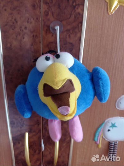 Игрушки и кроватка для кукол