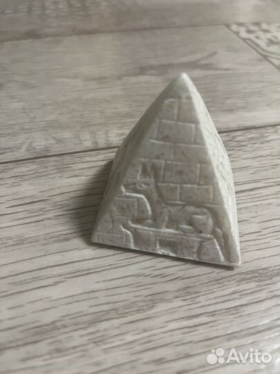 Сувенир пирамида
