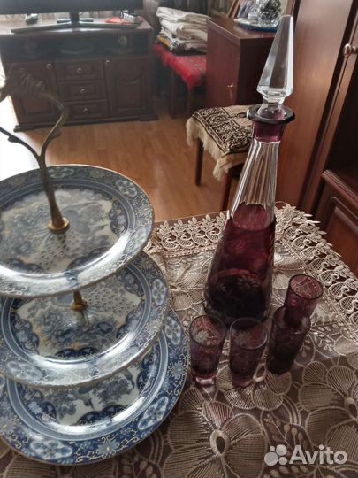 Посуда: сервизы и др