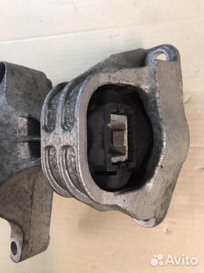 Подушка двигателя правая Renault Duster 1.5DCI