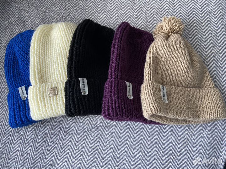 Вязаная шапка варежки шарф-хомут