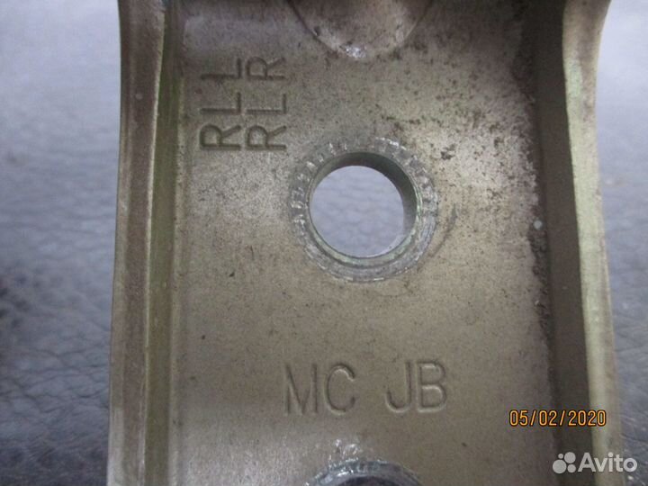 Петли двери Hyundai / Kia