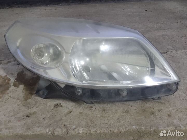 Фара renault sandero оригинал Правая б/у