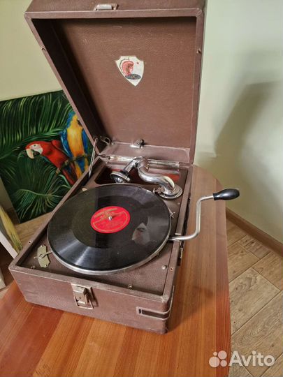 Патефон ордена Ленина завода Молот N 1