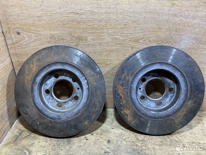 Комплект передних тормозных дисков VW Golf 4 D197