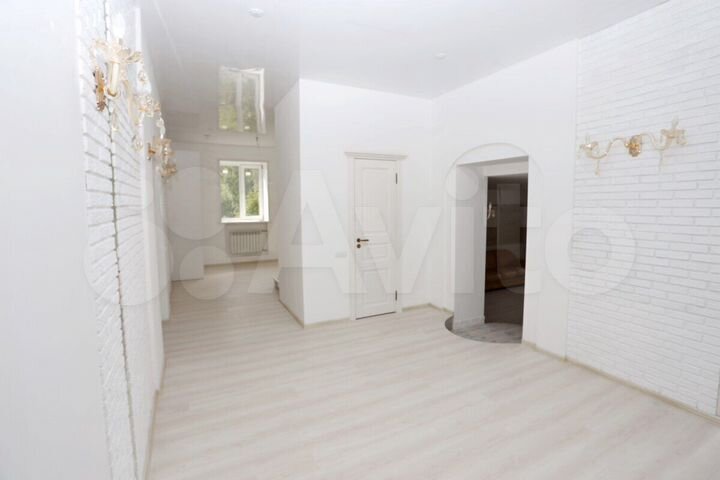 Коттедж 300 м² на участке 7 сот.