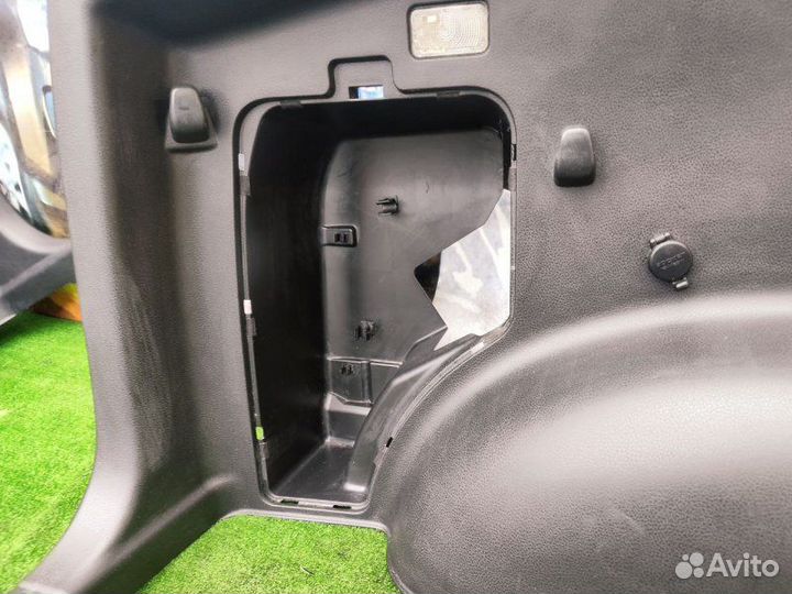 Обшивка багажника задняя левая Suzuki Grand