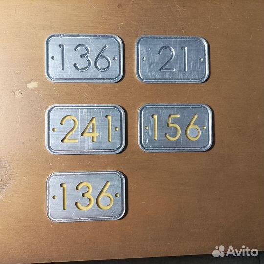 Номерки на дверь из металла