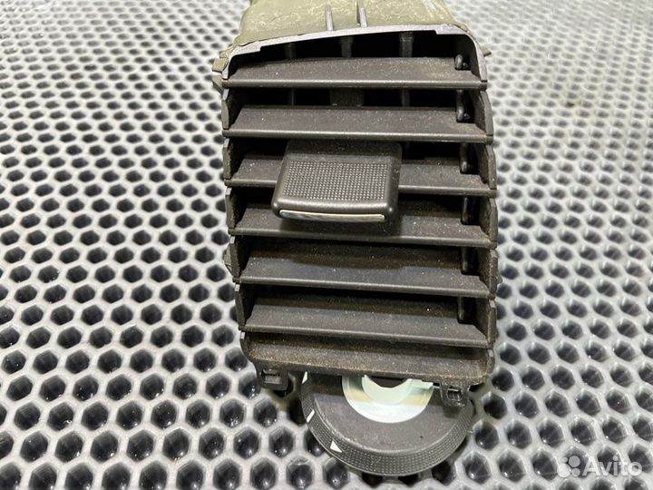 Дефлектор воздушный лев. Cadillac Escalade