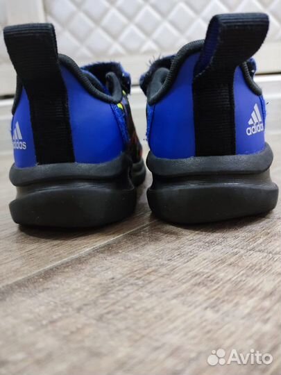 Кроссовки adidas