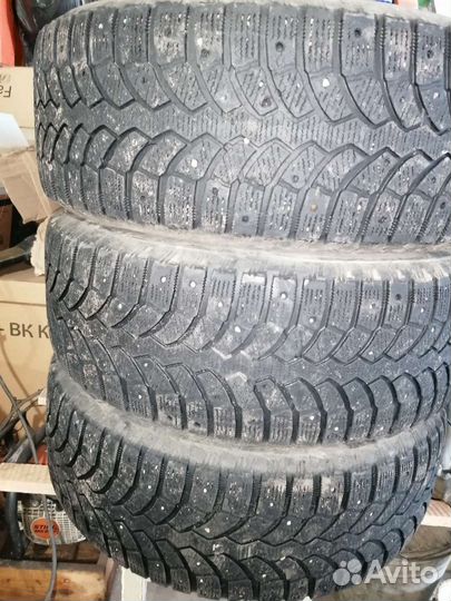 Bridgestone Blizzak Spike-01 215/60 R16 98