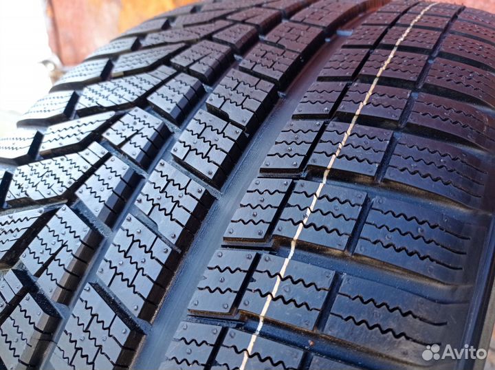 Hankook Winter I'Cept Evo2 W320A SUV 275/40 R22 107V