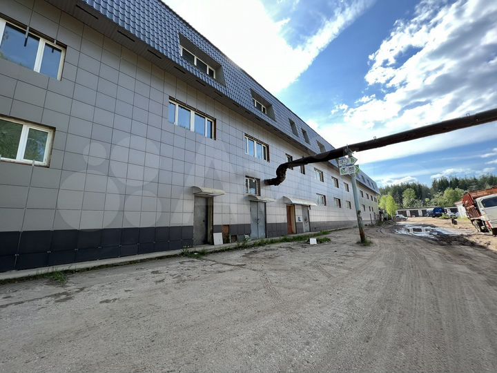 Здание, 3000 м²