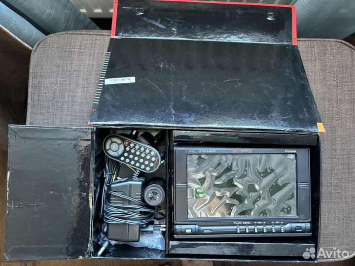 Портативный телевизор цветной 7