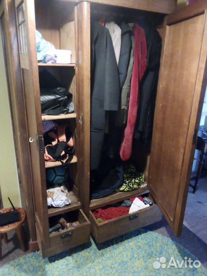 Старинный шкаф