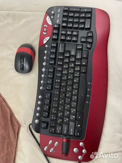 Игровая клавиатура вместе с мышкой