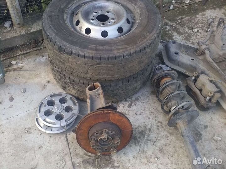 Поворотный кулак Пежо Боксер 2006-14г