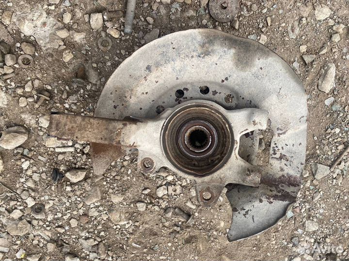 Поворотный кулак передний левый LADA Kalina седан