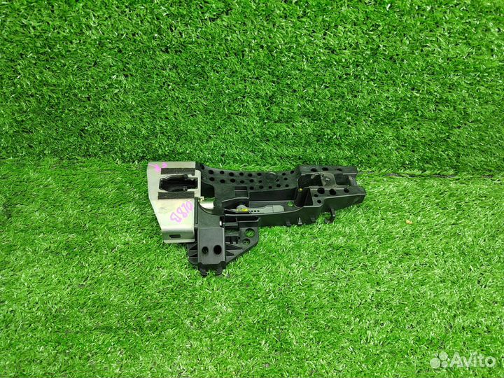 Кронштейн ручки задний правый Audi Q3 8U