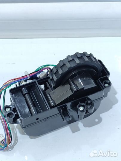 Колесо для пылесоса Redmond RV-R300 и RV-R310