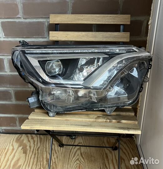 Фара правая toyota RAV4 2018 оригинал